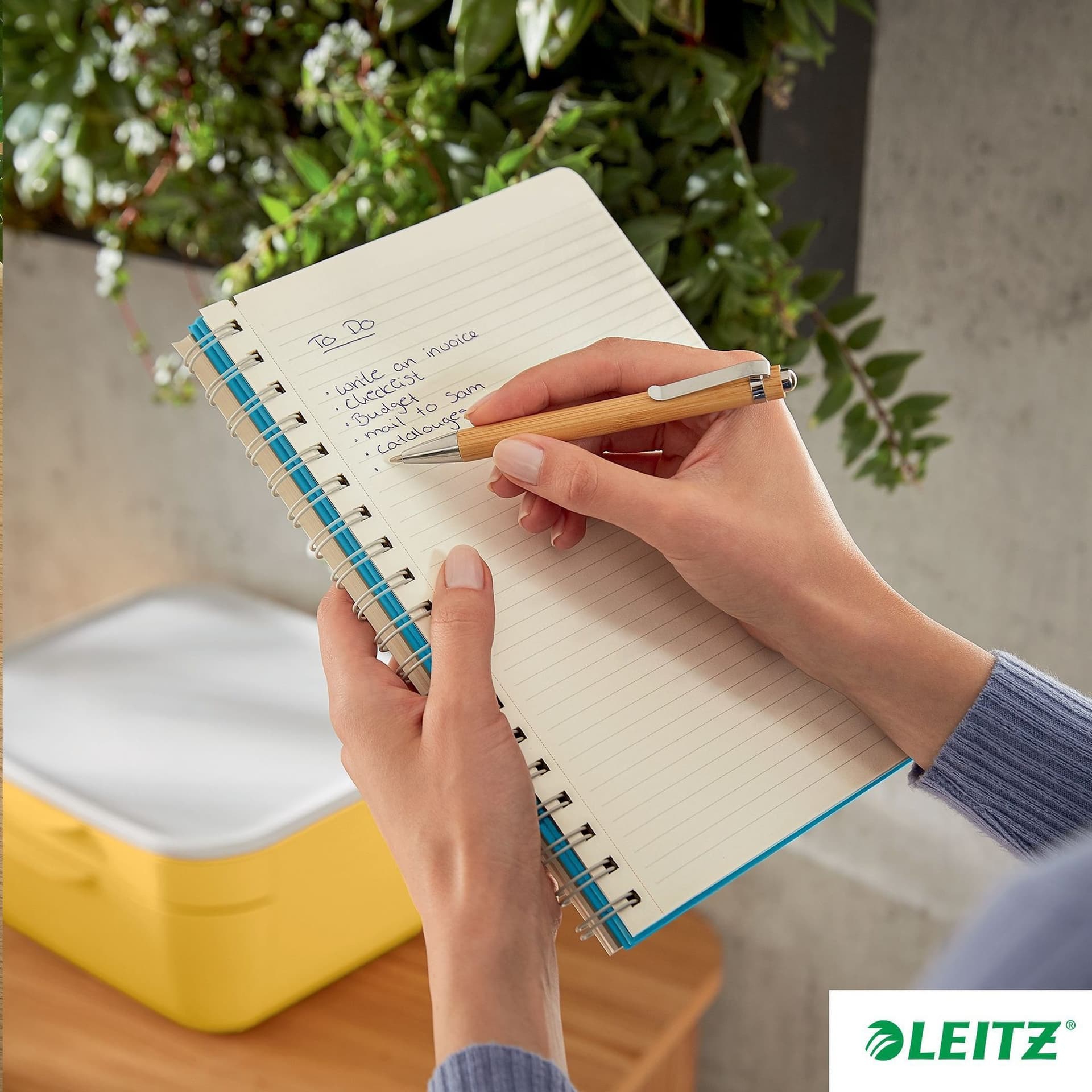 Notitieboek Leitz Cosy B5 160blz 100gr spiraal lijn blauw 5