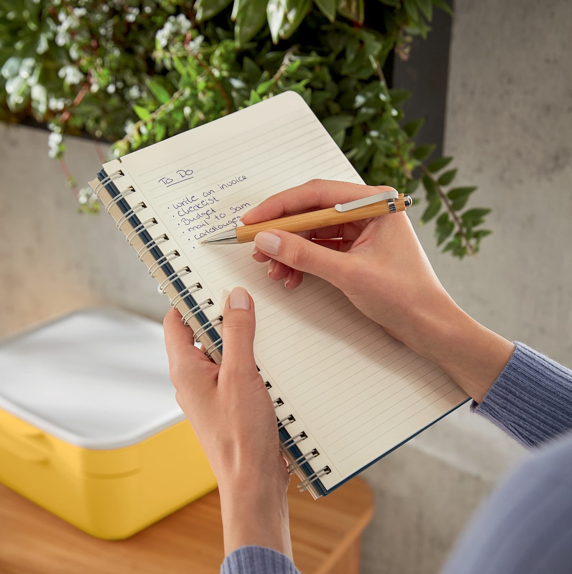 Notitieboek Leitz Cosy B5 160blz 100gr spiraal lijn grijs 3