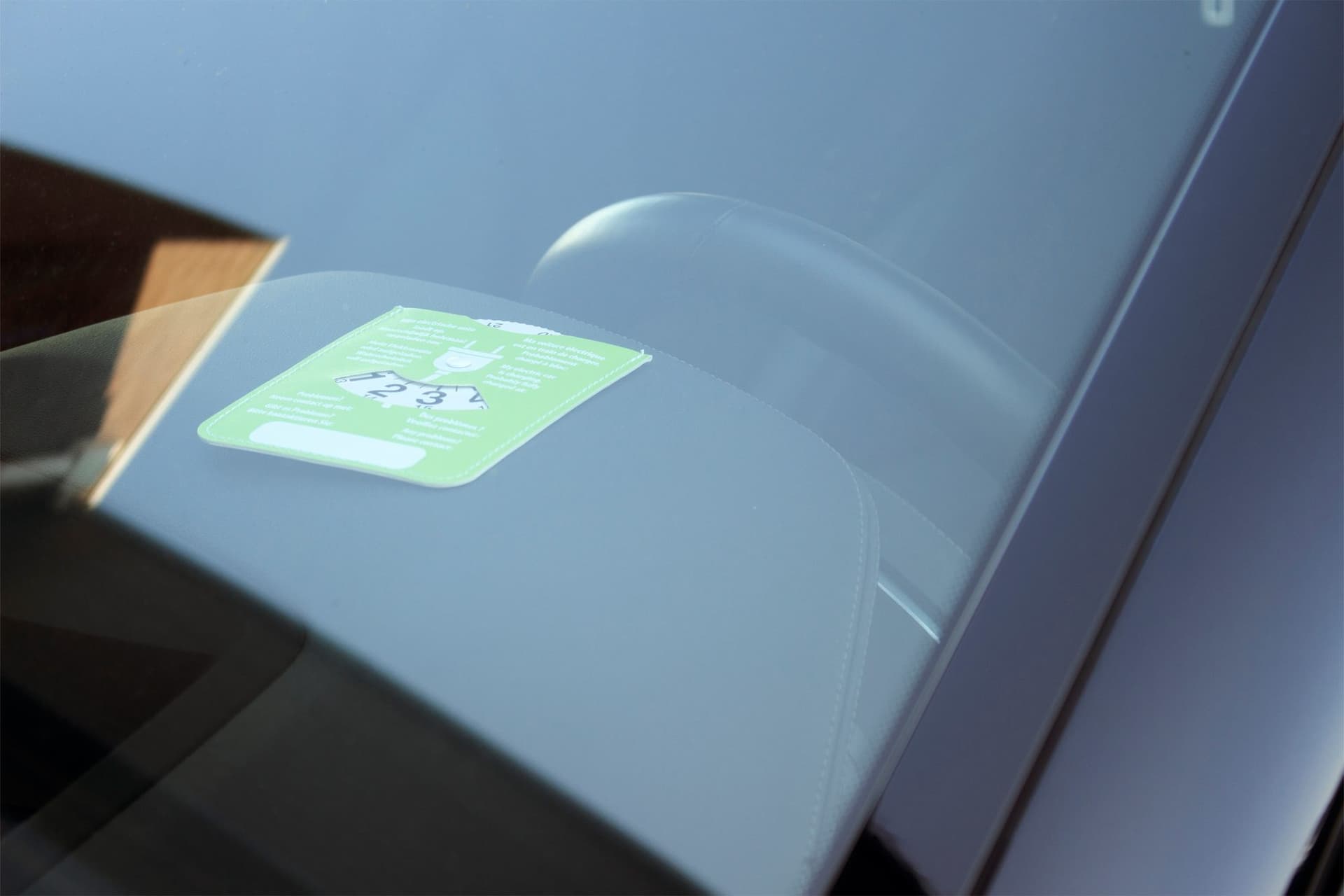 Parkeerschijf Kangaro E-car met blauwe en groene zijde 5