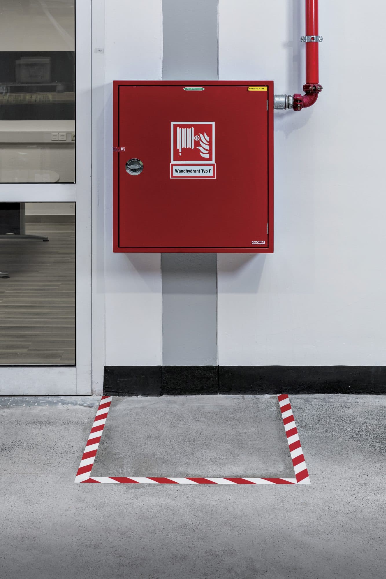 Vloermarkeringstape DURALINE 50mmx30m rood-wit 4