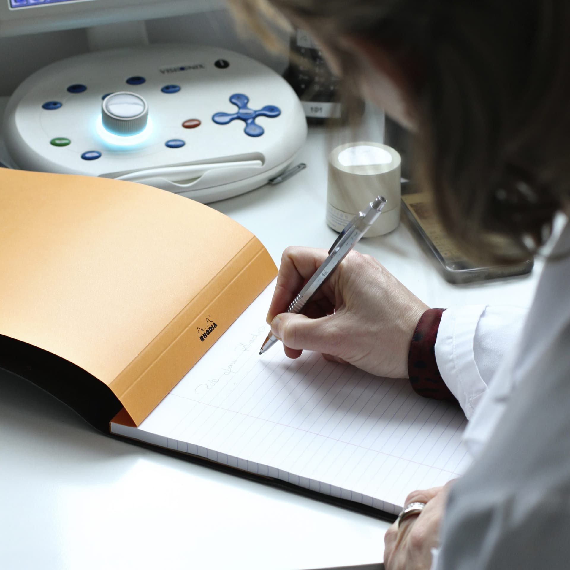 Schrijfblok Rhodia A6 lijn 80 vel 80gr oranje 7