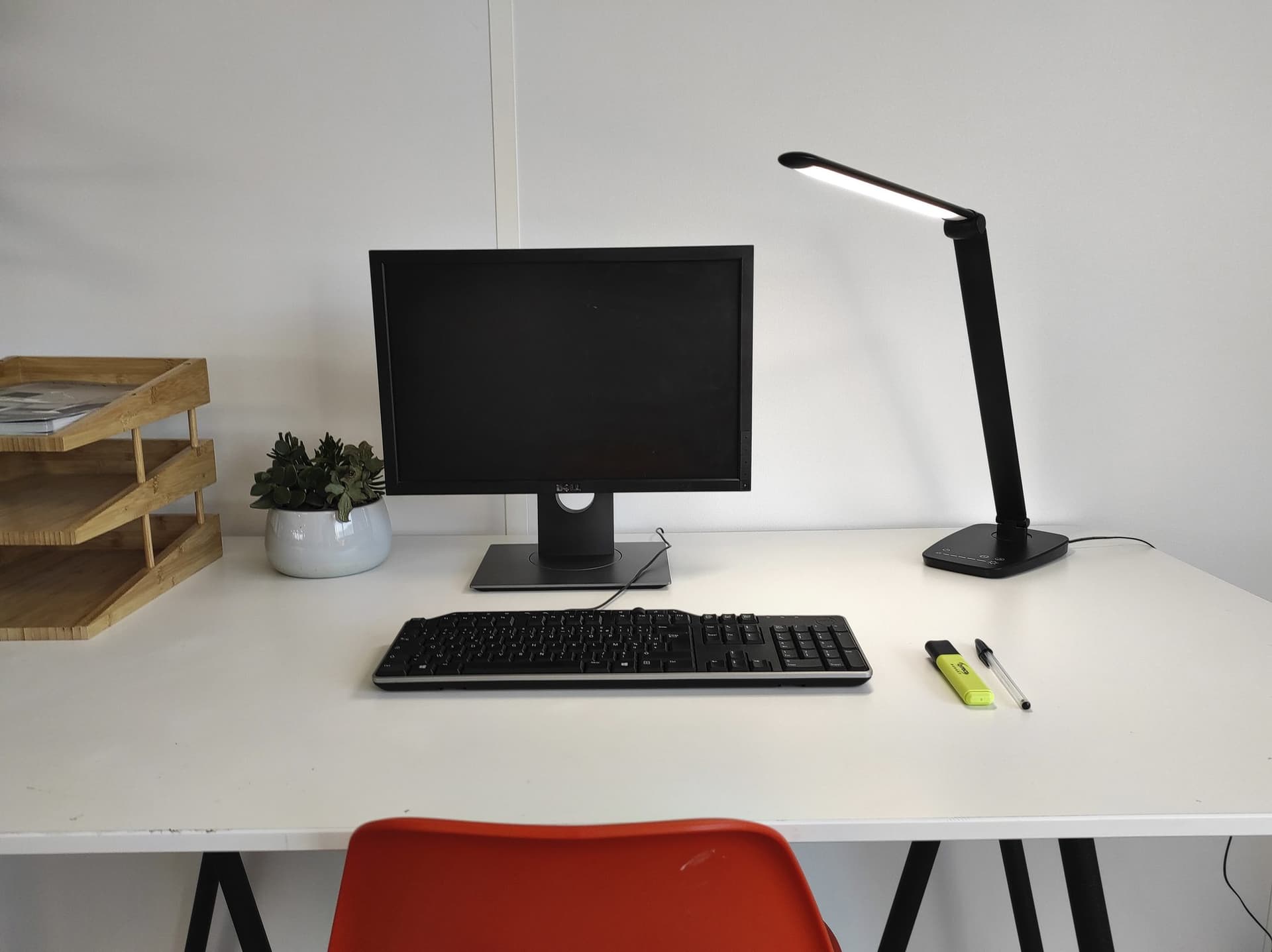 Bureaulamp Unilux Twistled led zwart 8