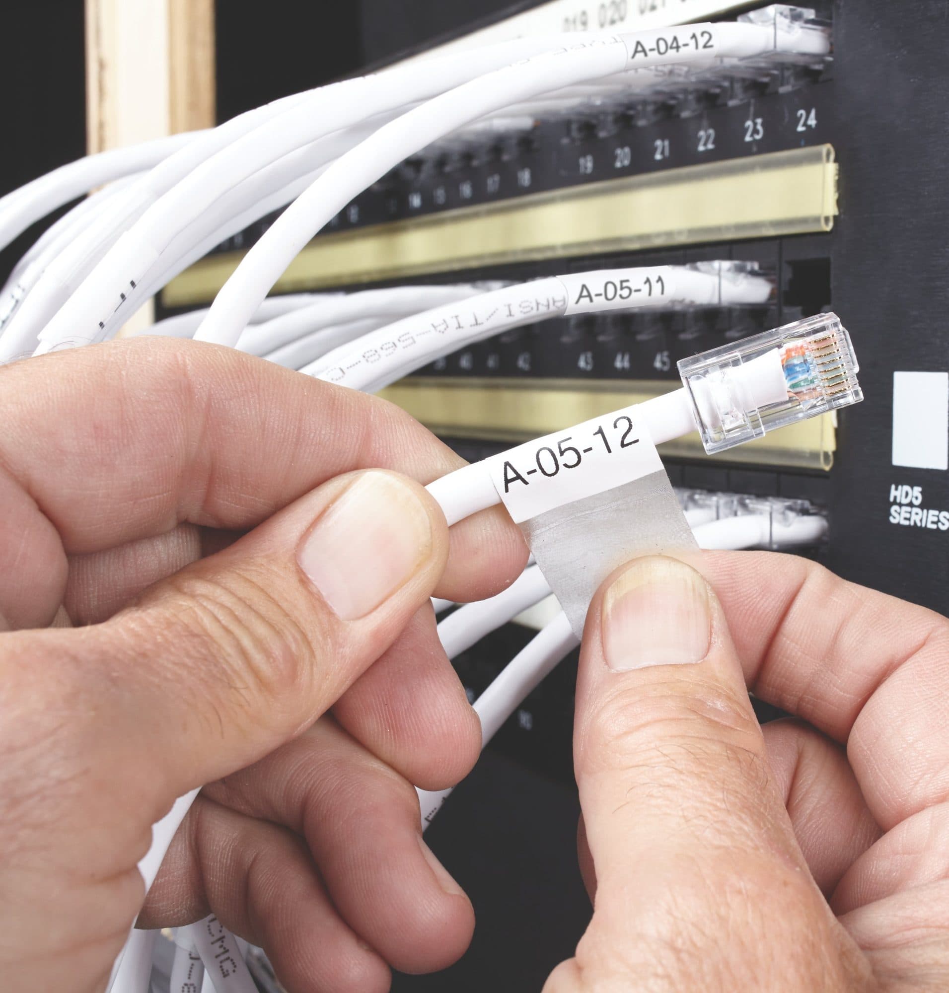 Labeltape Dymo XTL kabelwikkel 21mm zwart op wit 3
