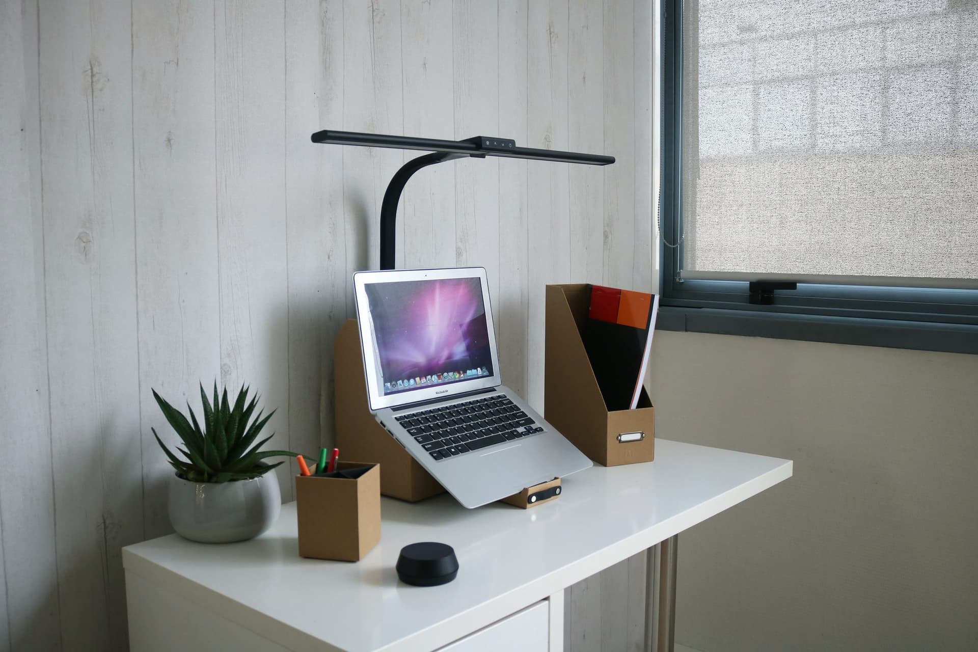 Bureaulamp Unilux Strata base led zwart 9