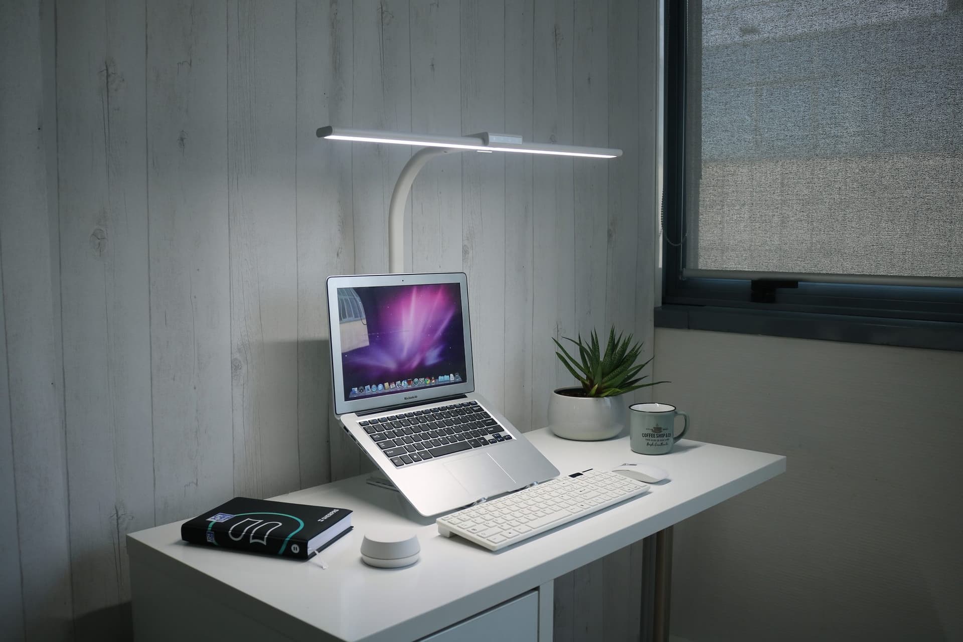 Bureaulamp Unilux Strata base led wit 9
