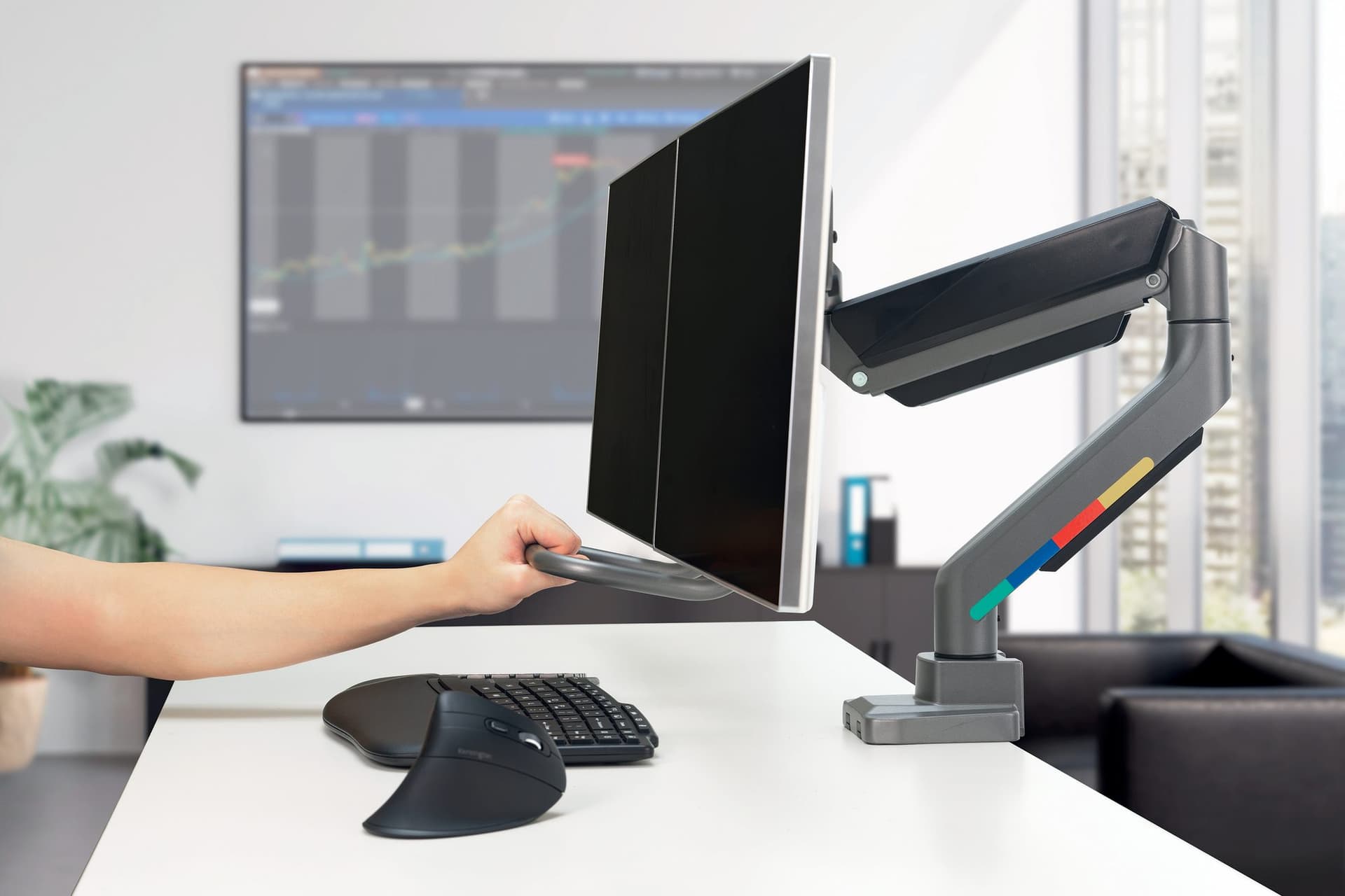 Monitorarm Kensington SmartFit dubbel dwarsbalk en handgreep 5