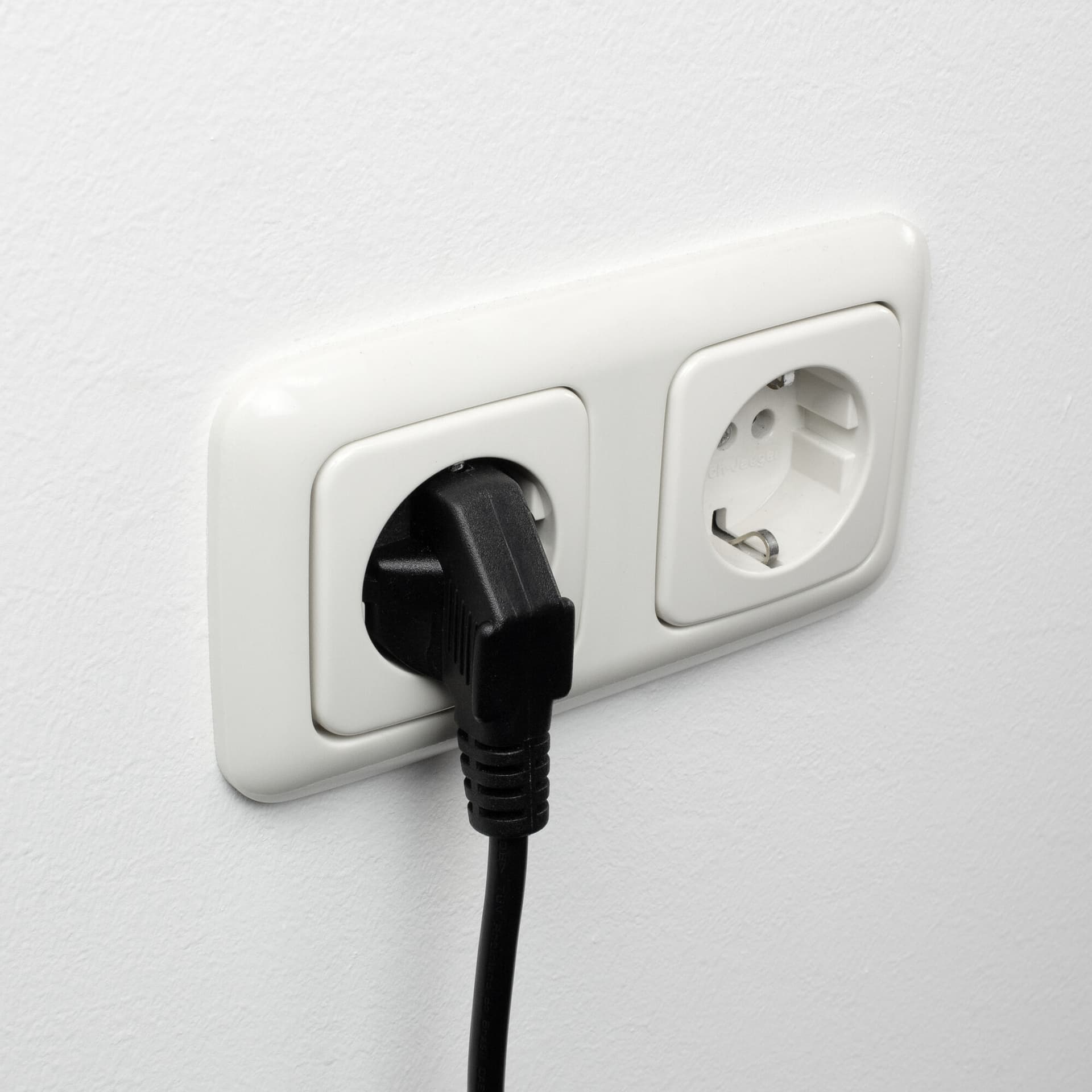 Kabel ACT Netsnoer CEE 7/7 male - C13 zwart 3 meter 4