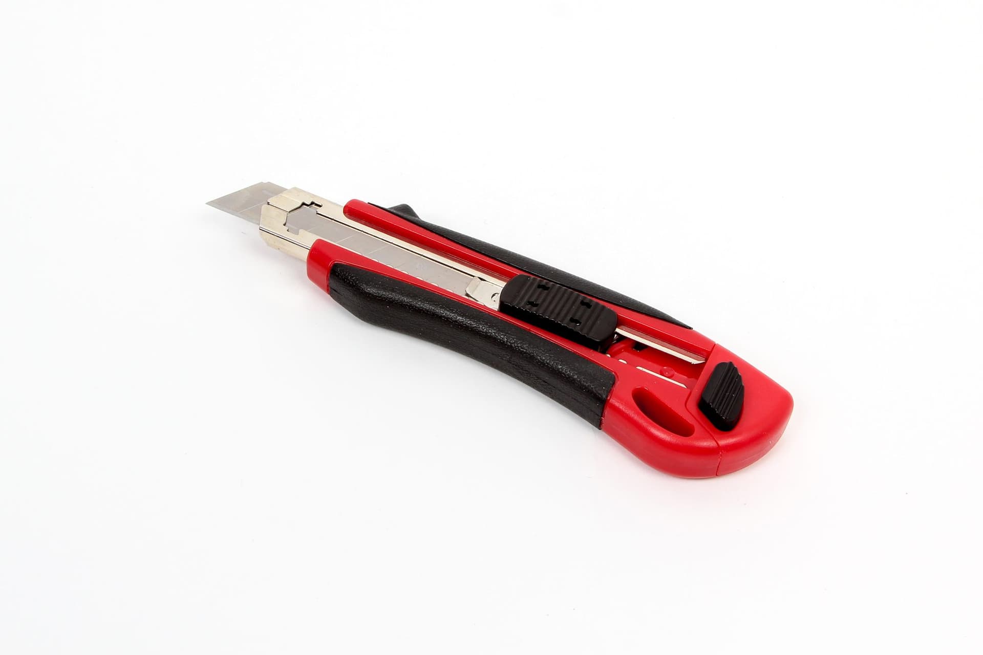 Snijmes IEZZY 18mm kunststof met ergonomische softgrip incl. 3 mesje 3