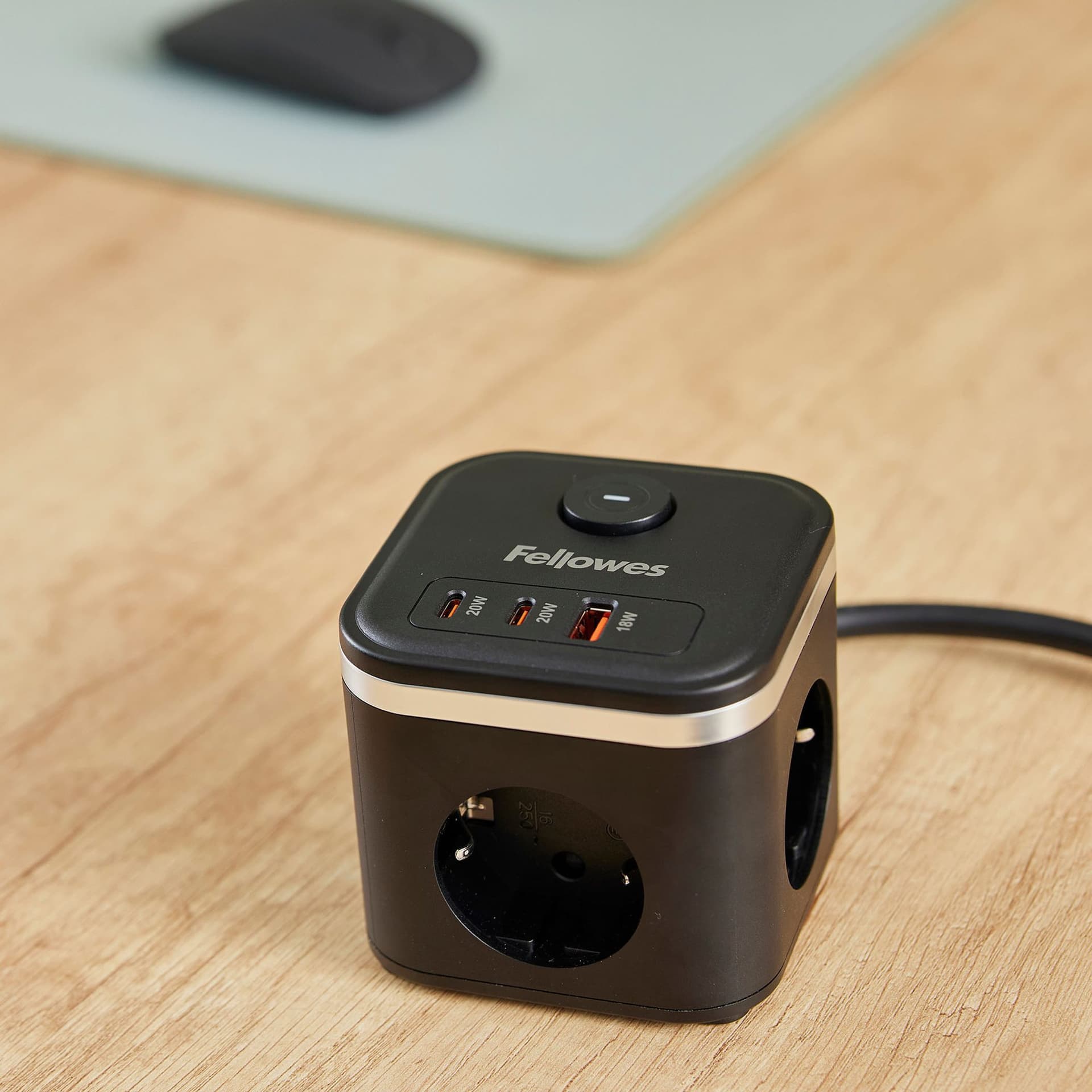 Stekkerblok Fellowes Power Cube F 3vdg 1xUSB A 2xUSB C 2 meter zwart 6