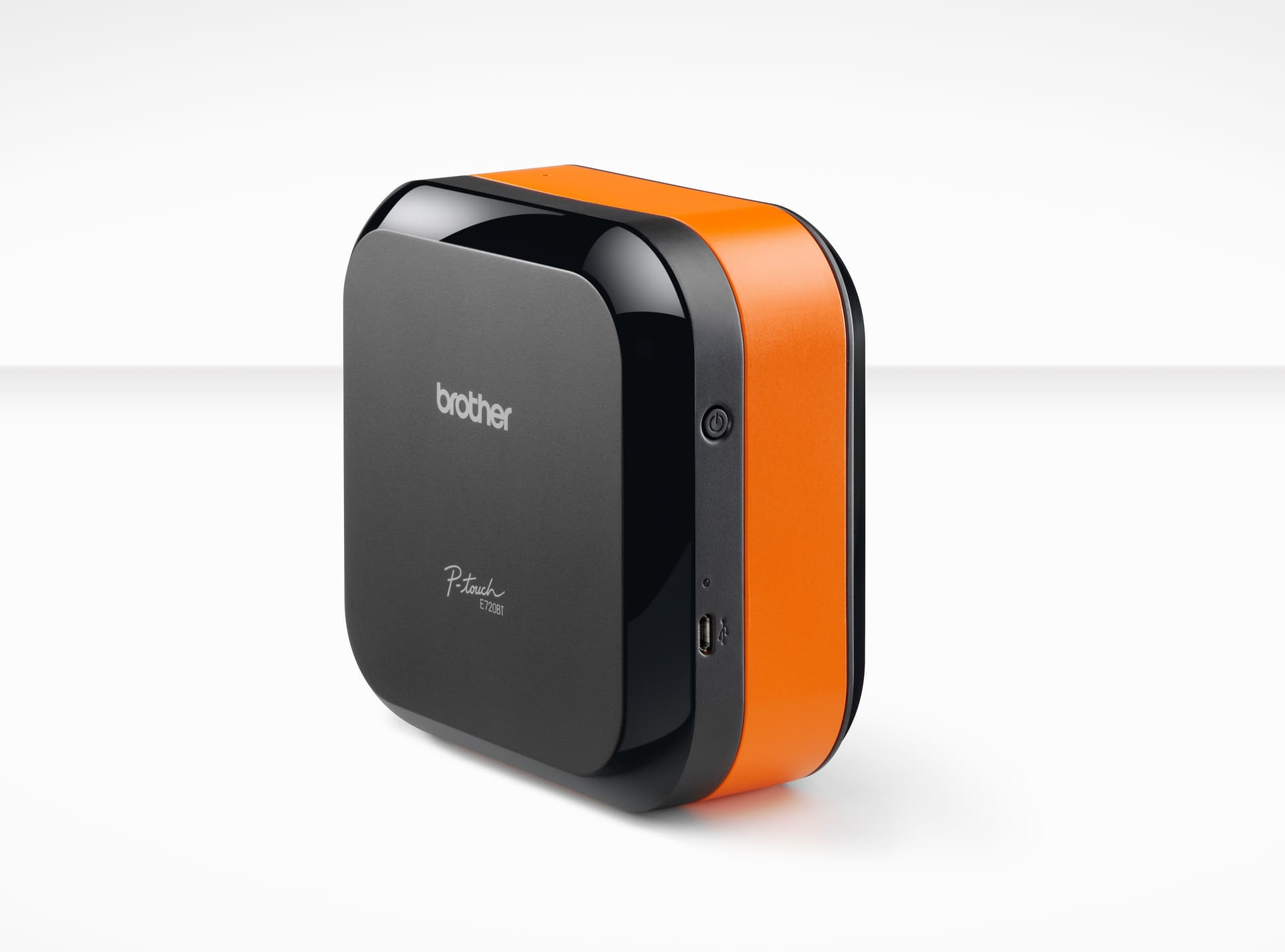 Labelprinter Brother P-touch Cube Plus TZe PT-E720BT desktop 24mm oranje 4