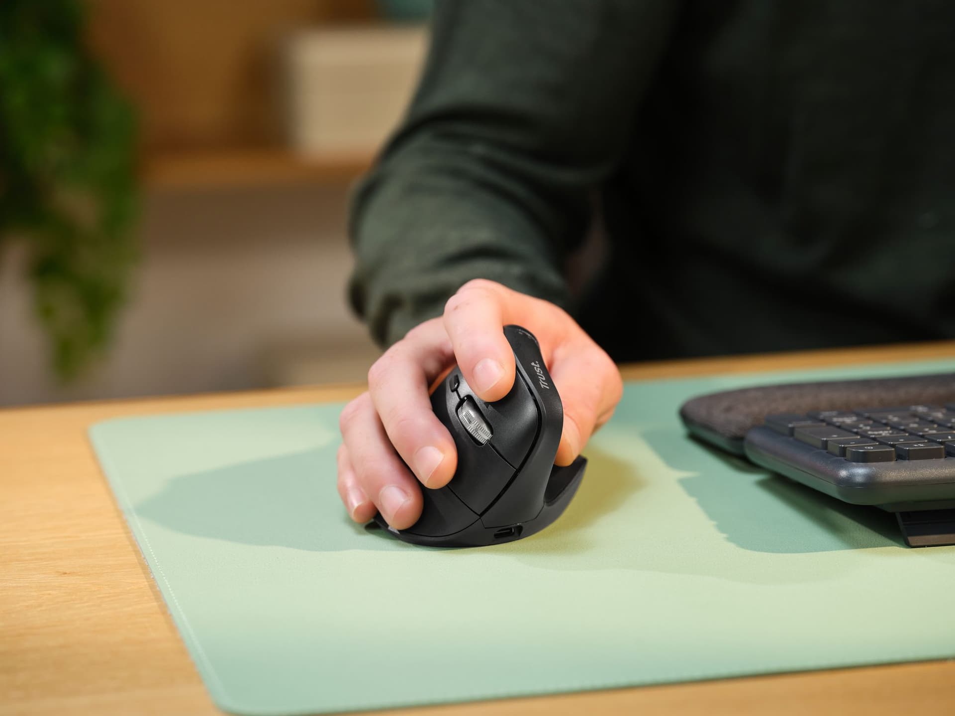 Ergonomische muis Trust hyperscroll Vyran draadloos 6