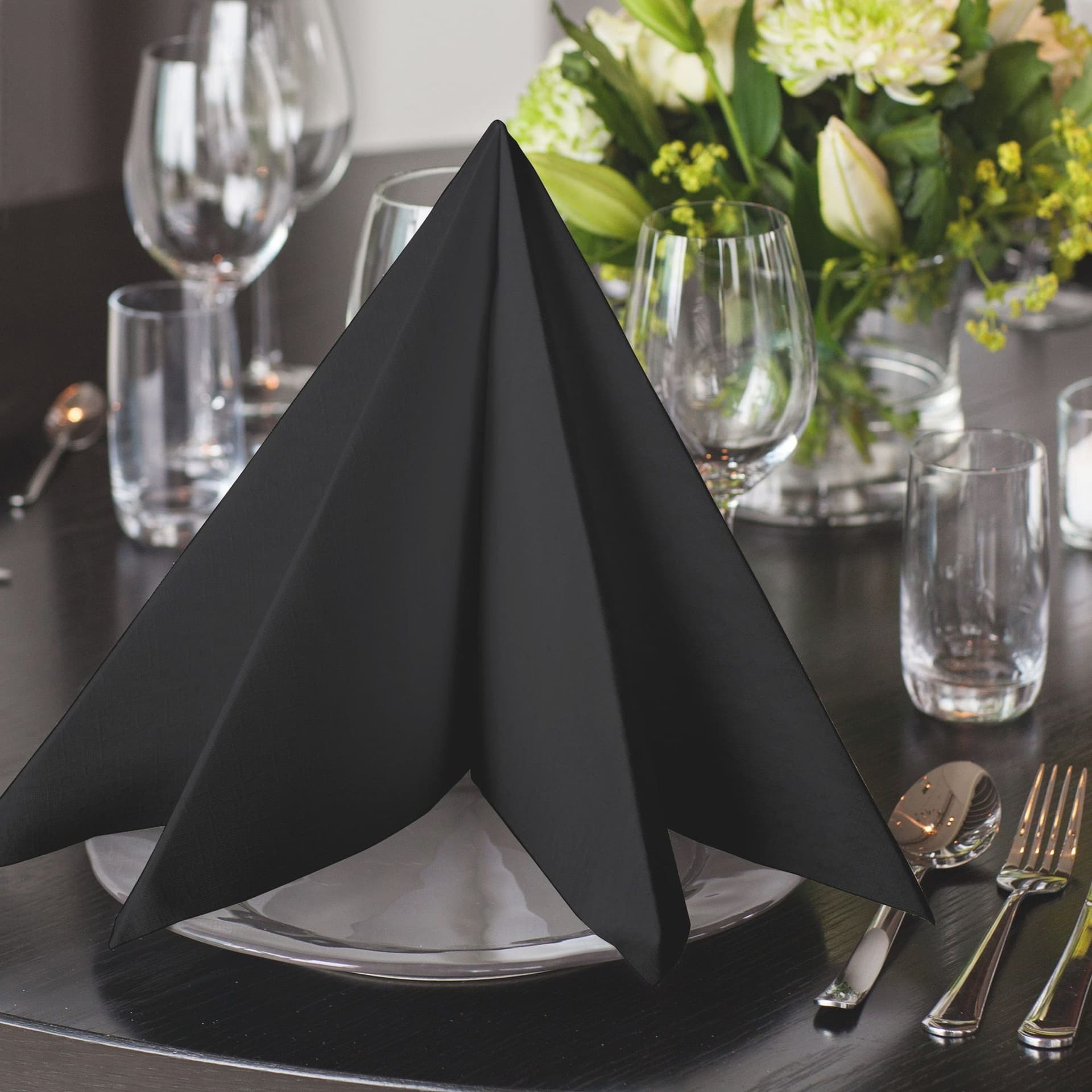 Dinerservet Tork Linstyle Premium 1/4 vouw 1-laags 390x390mm 50 vel zwart 478825 2