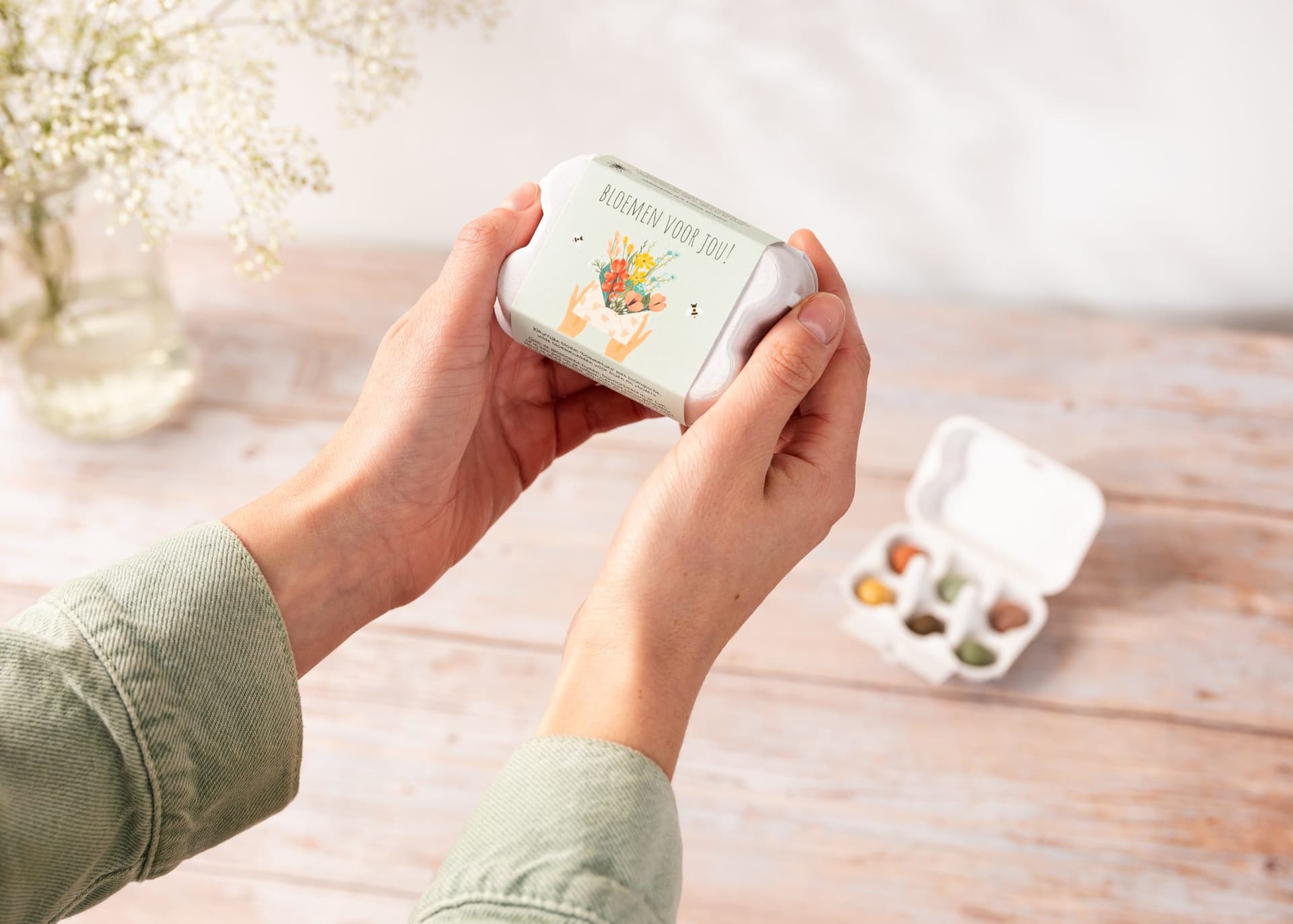 Giftbox Blossombs Bloemen voor jou eierdoosje à 6 zaadbommetjes 3