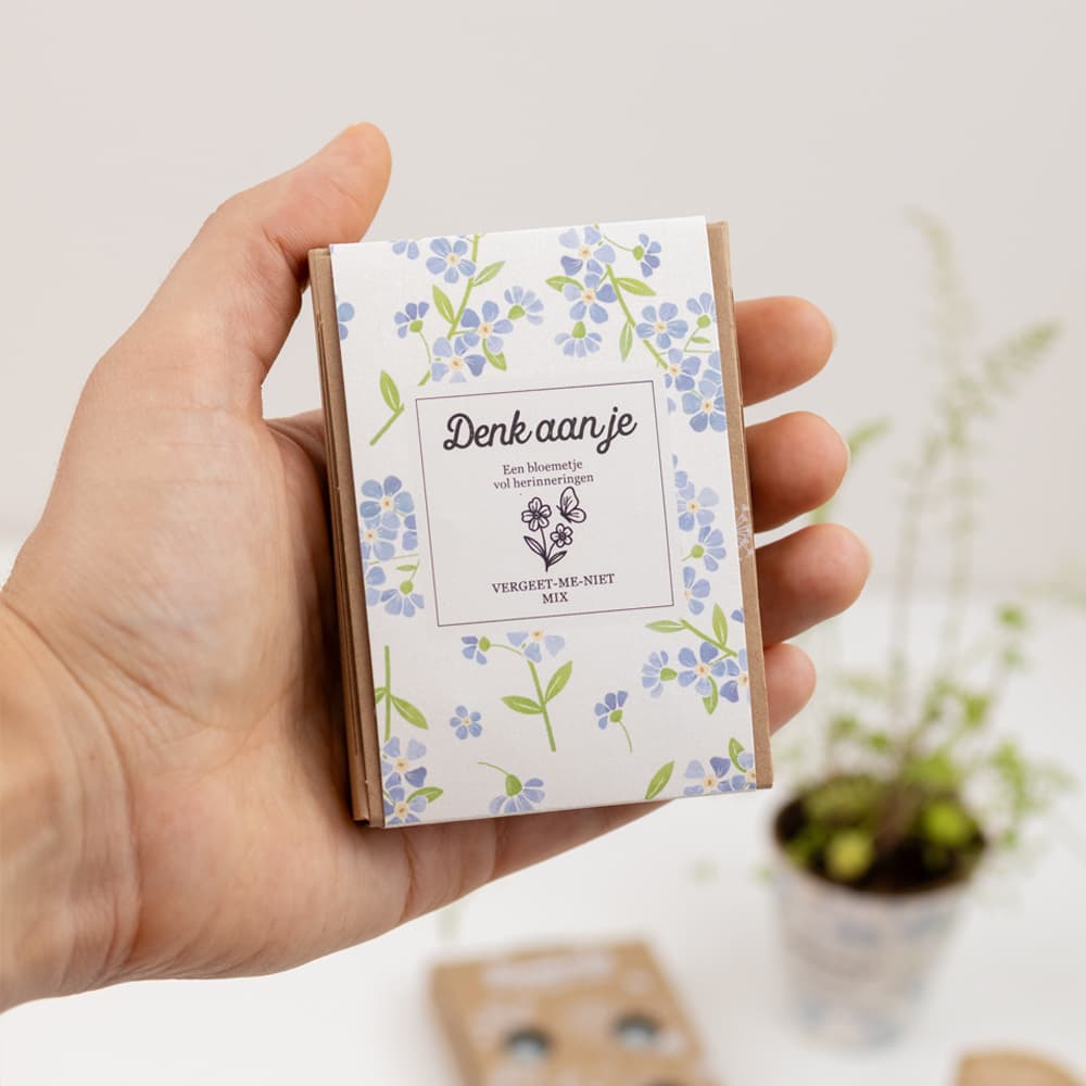 Giftbox Blossombs Denk aan je Vergeet-me-niet mix à 4 zaadbommetjes 2