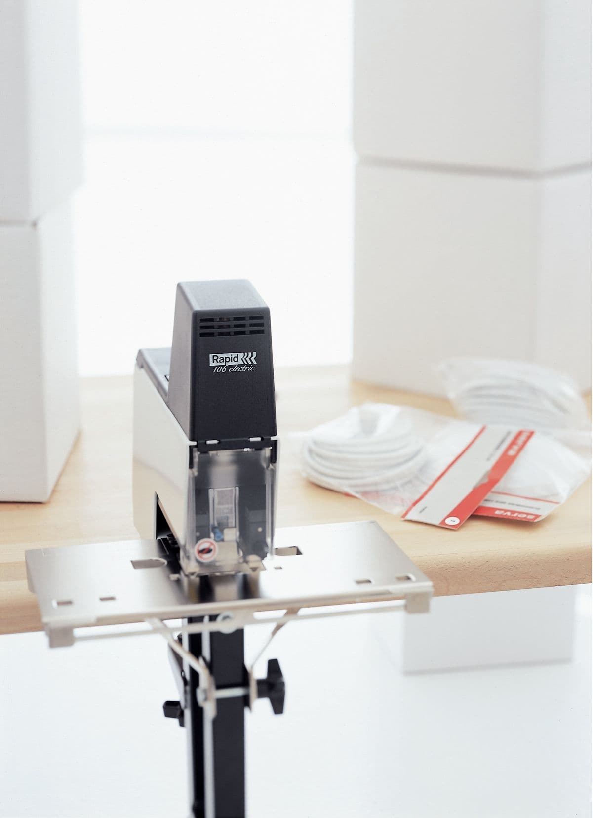 Nietmachine Rapid Classic 106E elektrisch 66/6-8 50 vel wit/zwart 3