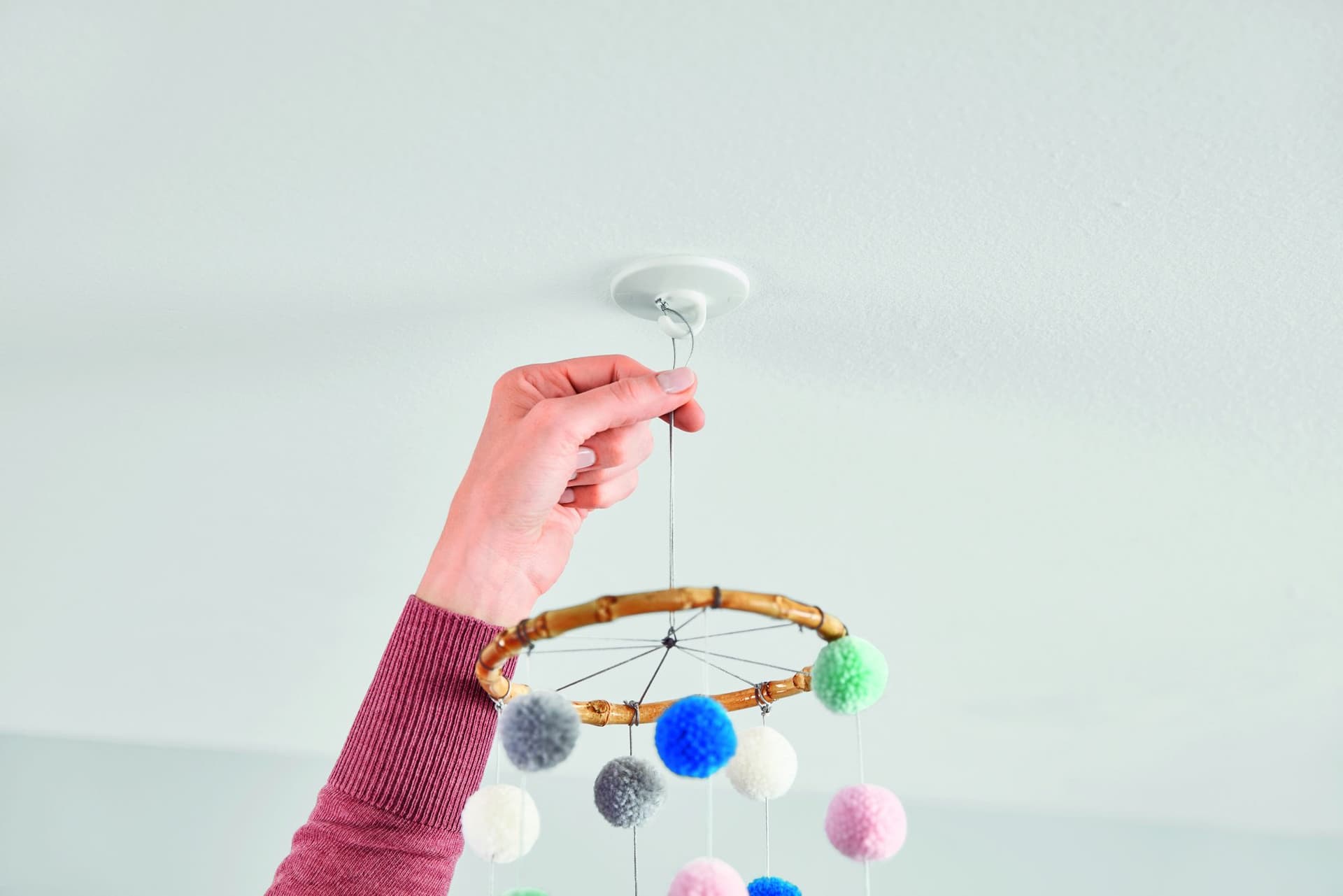 Plafondhaak tesa® behang & pleisterwerk zelfklevend 0,5 kg 4
