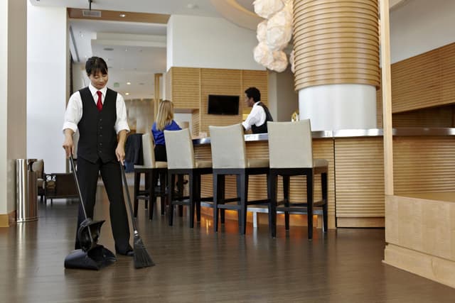 Handveger Rubbermaid Executive Lobby Broom met lange steel zwart 4